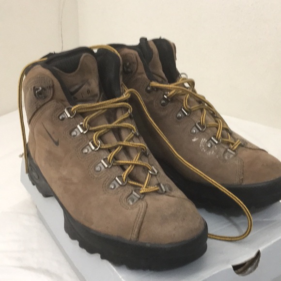 nike acg walking boots